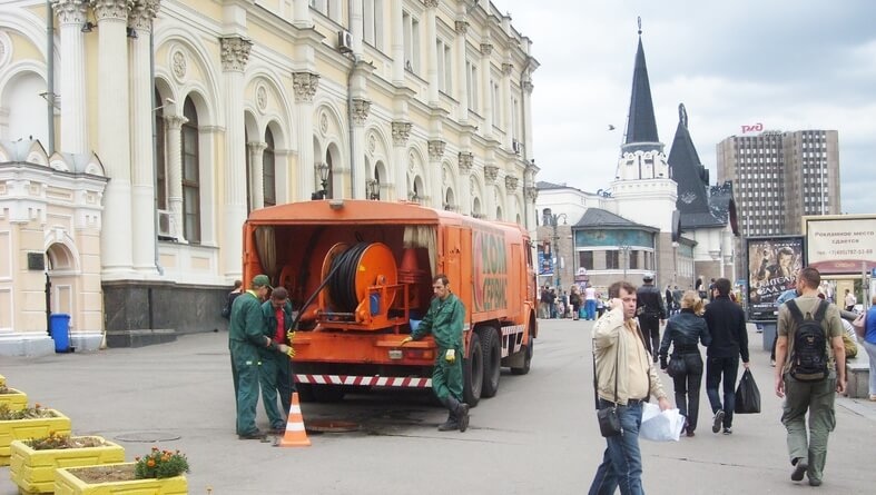 Устранение засоров в канализационных трубах