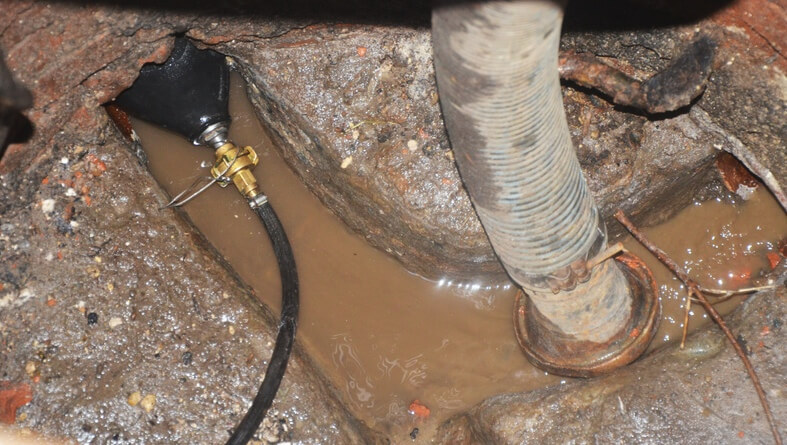 Гидродинамическая промывка труб канализации «под заглушку» с последующей телеинспекцией - это гарантия 100% чистоты трубопроводов после прочистки системы канализации.