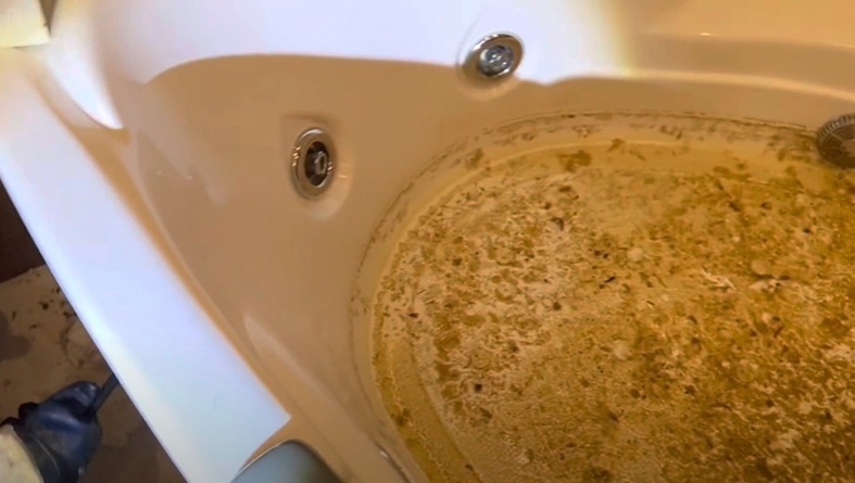 Признаки засора канализации в квартире