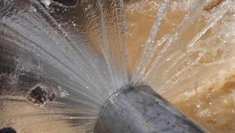 Прорыв водопроводной трубы: устранение протечки до приезда сантехников